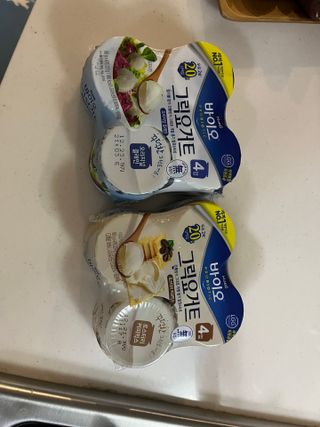매일바이오 그릭요거트 오리지널 플레인 4개, 로스터리 커피믹스 4개 — 5점을 준 리뷰어가 2021년 12월 올린 사용 사진