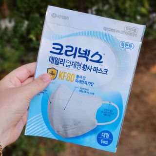 나무드 [유한킴벌리] 크리넥스 KF80 데일리 마스크 화이트 대형 블랙 10개 + 대형 화이트 10개 — 5점을 준 리뷰어가 2021년 10월 올린 사용 사진