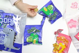 브이푸드 야쿠르트 구미젤리 — 5점을 준 리뷰어가 2021년 4월 올린 사용 사진