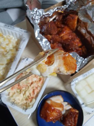 [오늘통닭 수유본점] 콘치즈닭 — 3점을 준 리뷰어가 2021년 1월 올린 사용 사진