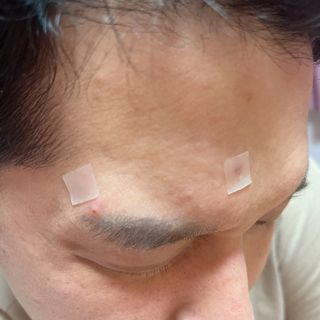 [큐어반H 커팅] 간편하게 떼서 쓰는 자외선차단 습윤밴드 (1팩/30매입) — 5점을 준 리뷰어가 2022년 12월 올린 사용 사진