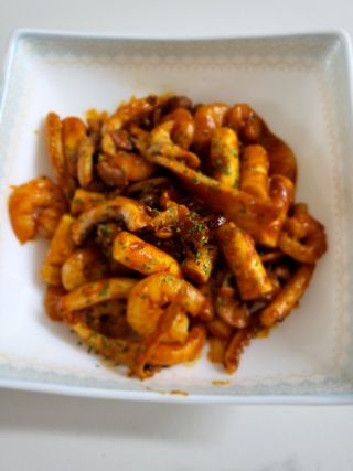 화끈한녀석들 새오똥400g 새우,오징어,똥집 볶음요리 소스,밀떡, 참기름 포함 — 5점을 준 리뷰어가 2022년 12월 올린 사용 사진