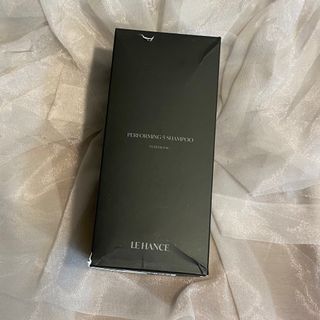르핸스 퍼포밍 5 샴푸 비반트 포렛/베티버 포그 — 4.5점을 준 리뷰어가 2022년 12월 올린 사용 사진