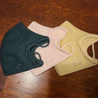 [블루 본 아이노우] 유아용 컬러마스크 40 PCS SET 2중 택 1 — 5점을 준 리뷰어가 2021년 4월 올린 사용 사진