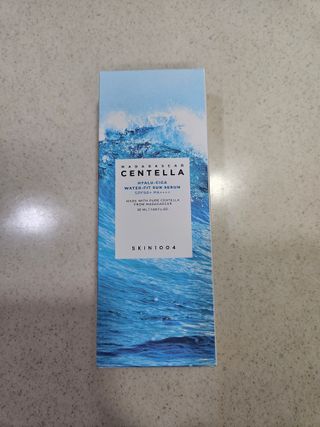 [스킨1004] 마다가스카르 센텔라 히알루-시카 워터핏 선세럼 50ml — 5점을 준 리뷰어가 2024년 5월 올린 사용 사진