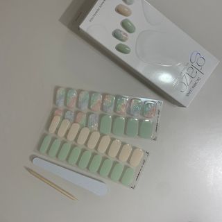 데싱디바 글레이즈 젤네일 포일 이펙트 네일_4종 중 택 1 — 5점을 준 리뷰어가 2021년 9월 올린 사용 사진