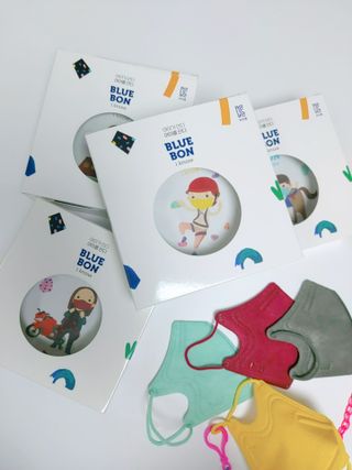 [블루 본 아이노우] 유아용 컬러마스크 40 PCS SET 2중 택 1 — 5점을 준 리뷰어가 2021년 4월 올린 사용 사진