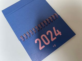리훈 2024년달력 언더모니터 미니 탁상달력 — 5점을 준 리뷰어가 2023년 9월 올린 사용 사진