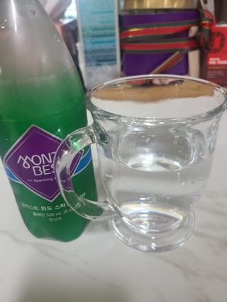 몽베스트 Montbest with Sparkling water Plain 20병 — 5점을 준 리뷰어가 2022년 6월 올린 사용 사진