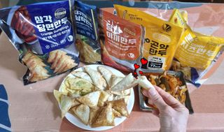(주)성경순만두 곤약만두.콘치즈만두,삼각당면만두,당면 야끼만두,대구전통 납작만두,떡뽁이 매콤소스,달콤소스 — 5점을 준 리뷰어가 2023년 4월 올린 사용 사진