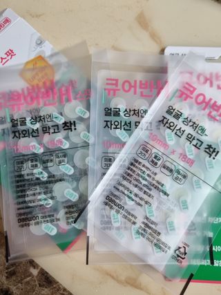 [큐어반H 스팟] 자외선 99프로 차단되는 스틱타입 스팟밴드(1팩 / 66매입) — 5점을 준 리뷰어가 2023년 1월 올린 사용 사진