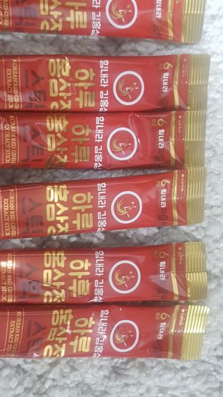 힘내라김홍삼 하루홍삼정스틱 10g x 10포 — 3점을 준 리뷰어가 2021년 3월 올린 사용 사진