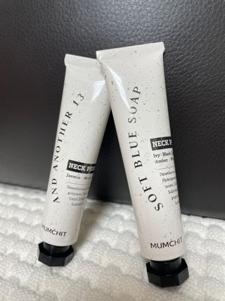 멈칫(MUMCHIT) 넥퍼퓸 NECKPERFUME 2가지 향 — 5점을 준 리뷰어가 2021년 11월 올린 사용 사진