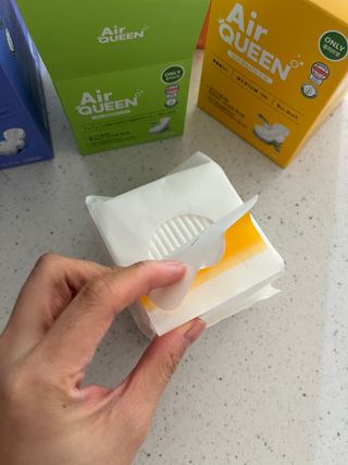 에어퀸 뉴브레스 유기농 생리대 4종 (팬티라이너 20P + 중형 10P + 대형 10P + 오버나이트 8P)_체험단 2차 — 4.5점을 준 리뷰어가 2024년 11월 올린 사용 사진