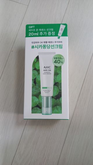 [AHC] 세이프온 에센스 선크림 올리브영 스페셜 증정 기획세트 — 5점을 준 리뷰어가 2022년 6월 올린 사용 사진
