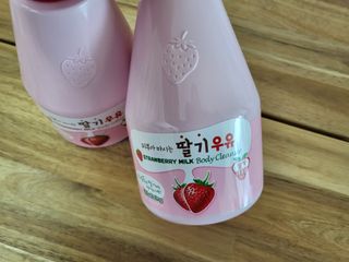 [과일나라] 피부가 마시는 딸기우유 바디클렌저&바디로션 — 5점을 준 리뷰어가 2022년 2월 올린 사용 사진