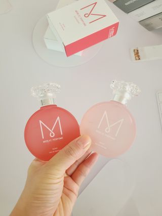 자연스러운 샴푸향이 나는 메블릭퍼퓸 케라 50ml +상큼달달한 라즈베리향이 나는 메블릭퍼퓸 라즈베리 50ml — 5점을 준 리뷰어가 2022년 9월 올린 사용 사진