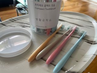 생활공작소 [네이버구매평] 미세모 콤팩트 칫솔 부드러운칫솔 치과칫솔 교정용 24개 — 5점을 준 리뷰어가 2025년 6월 올린 사용 사진