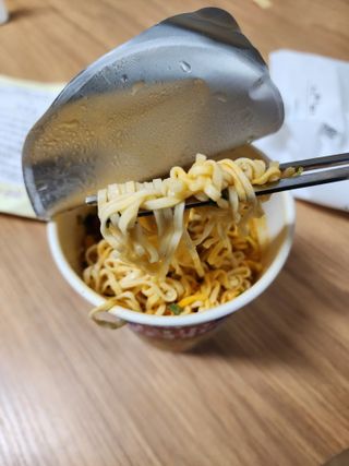 NISSIN 닛신 컵누들  4종 - 씨푸드오리지날, 씨푸드 스파이시, 씨푸드 커리, 씨푸드 XO소스 — 5점을 준 리뷰어가 2022년 12월 올린 사용 사진