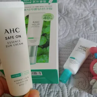 [AHC] 세이프온 에센스 선크림 올리브영 스페셜 증정 기획세트 — 5점을 준 리뷰어가 2022년 6월 올린 사용 사진
