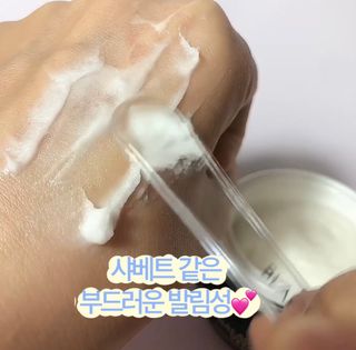 오투에니원 갈락토미세스 비타민 C 프리미엄 블랙스완 크림 50g — 5점을 준 리뷰어가 2023년 2월 올린 사용 사진