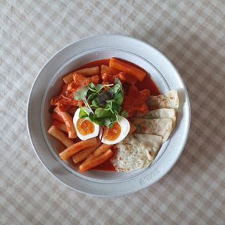 빨간키트 떡볶이 밀키트 2~3인분 매운맛 국물 떡볶이 만들기 쉬운 황금 레시피 분말 소스로 간편한 요리 — 4.5점을 준 리뷰어가 2021년 10월 올린 사용 사진
