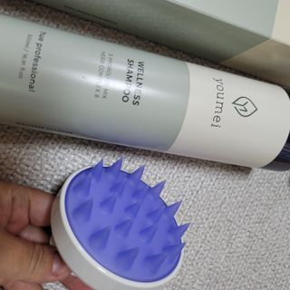 유메이 웰니스 샴푸 + 유메이 스칼프 브러쉬 — 4.5점을 준 리뷰어가 2022년 5월 올린 사용 사진