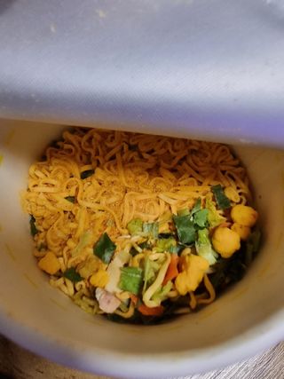 NISSIN 닛신 컵누들  4종 - 씨푸드오리지날, 씨푸드 스파이시, 씨푸드 커리, 씨푸드 XO소스 — 5점을 준 리뷰어가 2022년 11월 올린 사용 사진