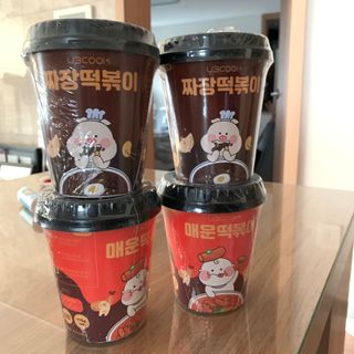 유비쿡 컵떡볶이 매운컵떡볶이2개/ 짜장컵떡볶이 2개  총 4개세트 — 5점을 준 리뷰어가 2021년 3월 올린 사용 사진