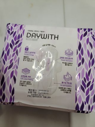 나무드 [데이위드] 국내생산 생리대 가벼운 초 슬림핏 프레쉬 씬 순면커버 생리대 10개입X1팩 — 5점을 준 리뷰어가 2021년 10월 올린 사용 사진