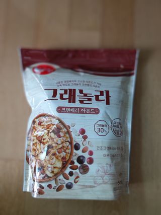 씨알푸드 씨알로 그래놀라 2종 후르츠+크랜베리 아몬드 — 5점을 준 리뷰어가 2022년 7월 올린 사용 사진