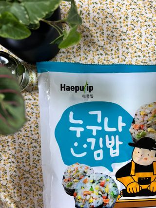 해풀잎 누구나 김밥*1ea [(혼합야채 35g *1ea,  김밥김 (5g, 5ea),  양념간장 (6g, 5ea), 참기름(5g, 2ea)] — 4.5점을 준 리뷰어가 2022년 10월 올린 사용 사진