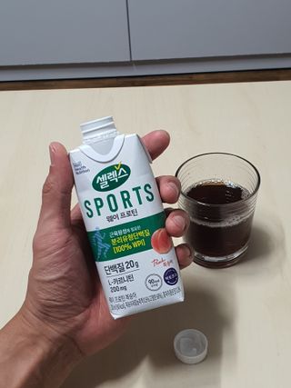 셀렉스스포츠 셀렉스 스포츠 웨이 프로틴 복숭아_ 330ml x 12팩 — 5점을 준 리뷰어가 2021년 3월 올린 사용 사진