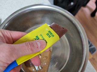 페페로니 맛있는 스틱 - 무항생제 닭고기 15개 + 원양선 참치 15개 — 5점을 준 리뷰어가 2021년 10월 올린 사용 사진