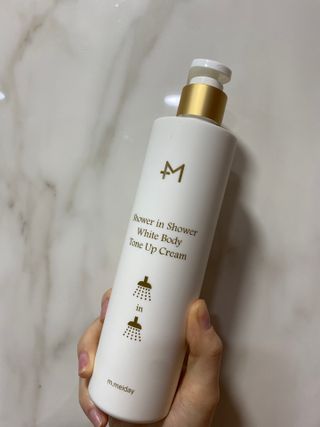 [엠메이데이] 샤워인샤워 화이트 바디 톤업크림 300g — 5점을 준 리뷰어가 2021년 12월 올린 사용 사진