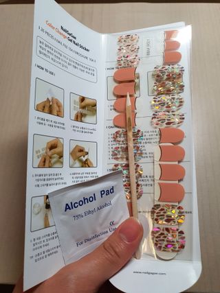 [네일가게] 햇빛에 닿으면 색이 변하는 신기한 햇살 반전 네일스티커_B — 2점을 준 리뷰어가 2021년 8월 올린 사용 사진
