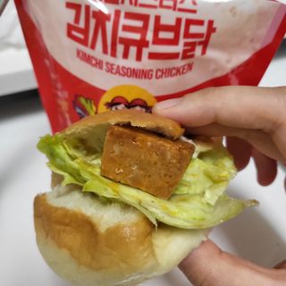 [서울시스터즈] CU 김치 4총사 세트-김치볶음밥, 김치큐브닭, 김치바삭김, 김치아몬드 — 5점을 준 리뷰어가 2021년 10월 올린 사용 사진