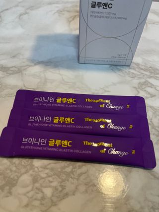 브이나인 글루타치온 비타민C 콜라겐 세라마이드 14포 1BOX — 5점을 준 리뷰어가 2022년 8월 올린 사용 사진