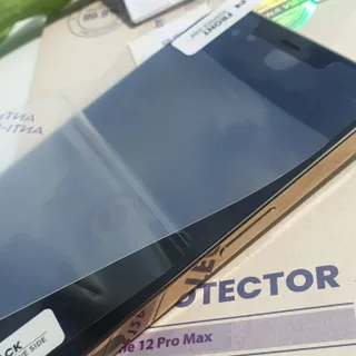 아클리브 Eco 항균 항바이러스 액정 보호필름(iPhone) — 5점을 준 리뷰어가 2022년 8월 올린 사용 사진
