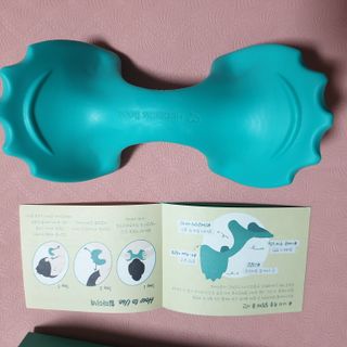 힐니스북 [힐마이넥]   거북목 통증완화를 위한 휴대용 목 안마기 — 4점을 준 리뷰어가 2022년 12월 올린 사용 사진