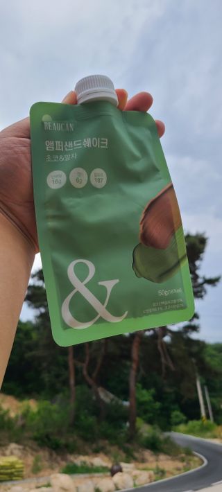 [뷰캔] 건강한 식사대용 앰퍼샌드 단백질 쉐이크 초코&말차 50g — 5점을 준 리뷰어가 2022년 6월 올린 사용 사진