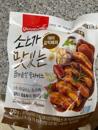 굽네몰 [굽네] 소스가 맛있는 닭가슴살 슬라이스 4종 — 5점을 준 리뷰어가 2021년 12월 올린 사용 사진