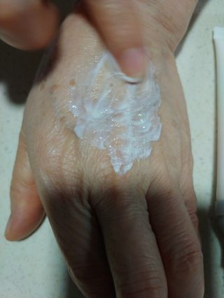 [스킨1004] 마다가스카르 센텔라 히알루-시카 워터핏 선세럼 50ml — 5점을 준 리뷰어가 2024년 5월 올린 사용 사진