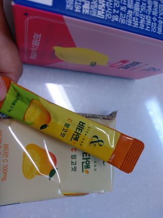 비타앤C 레몬맛, 망고맛 — 5점을 준 리뷰어가 2021년 7월 올린 사용 사진