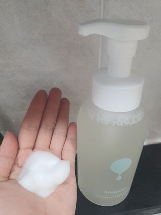 아미퓨어 [라이브] 피부장벽 강화를 위한 머랭 버블 클렌저 천연계면활성제로 온가족 사용가능 — 5점을 준 리뷰어가 2021년 6월 올린 사용 사진