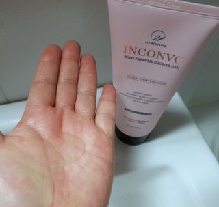 오투에니원 인컨보 바디 퍼퓸 샤워 젤 200ml — 5점을 준 리뷰어가 2023년 2월 올린 사용 사진