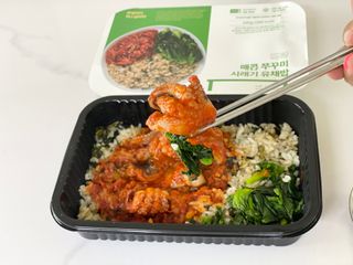 직탁 식단관리 3종 도시락(꼬막 듬뿍 곤드레비빔밥, 알리오올리오 불고기오믈렛, 매콤쭈꾸미 시래기유채밥) — 5점을 준 리뷰어가 2022년 7월 올린 사용 사진