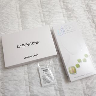 데싱디바 글레이즈 젤네일 별빛유리네일 6종_랜덤발송 — 4점을 준 리뷰어가 2021년 8월 올린 사용 사진