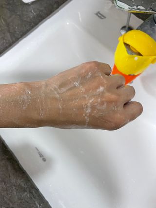 벨먼 내추럴스파 수분광채 스크럽 바디워시 600ml 5종 — 5점을 준 리뷰어가 2022년 5월 올린 사용 사진