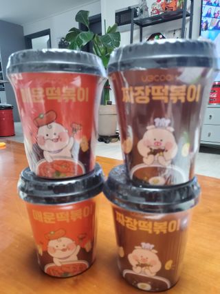 유비쿡 컵떡볶이 매운컵떡볶이2개/ 짜장컵떡볶이 2개  총 4개세트 — 4점을 준 리뷰어가 2021년 2월 올린 사용 사진